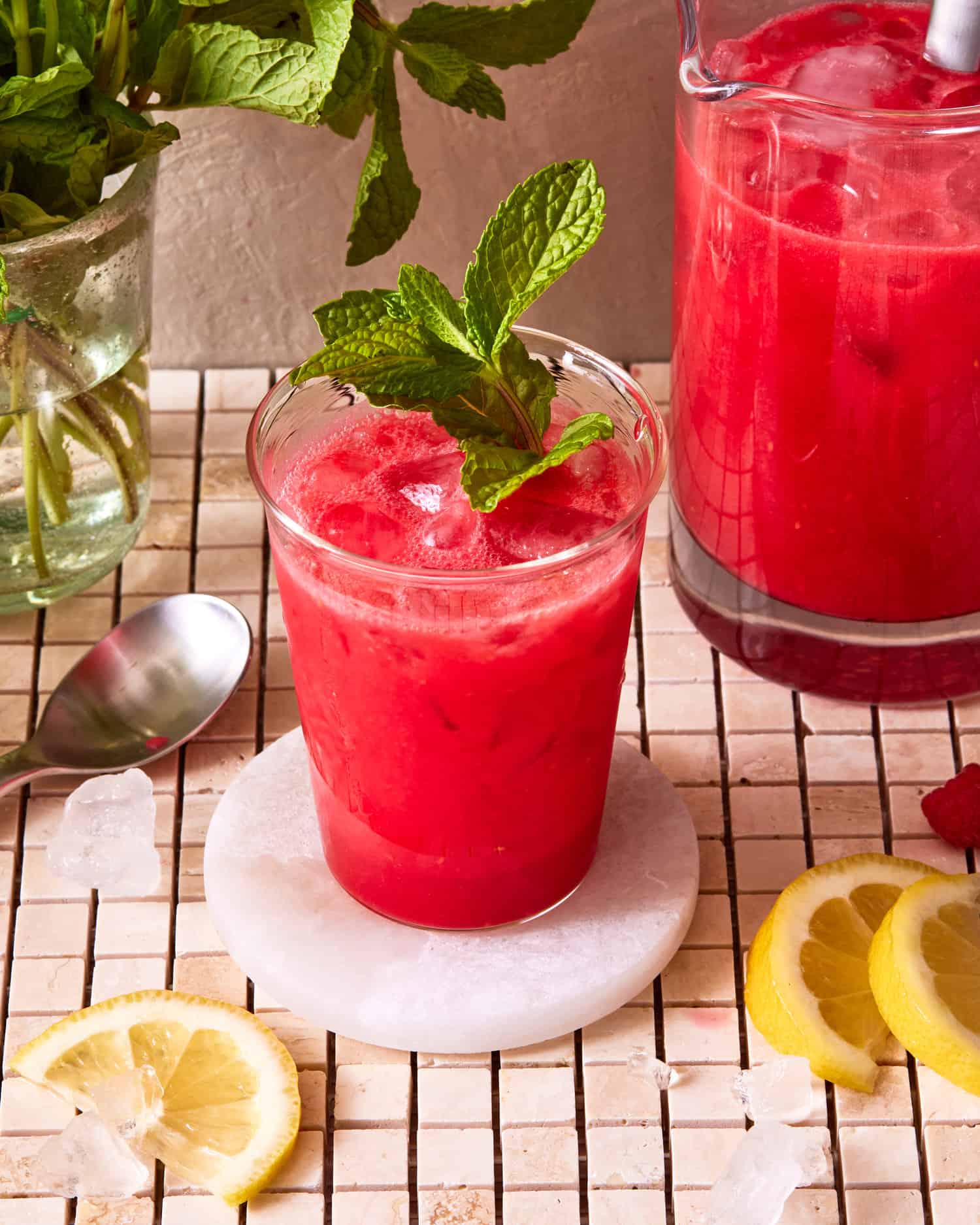 Quick & Healthy Raspberry Lemonade: Skip Store-Bought Mixes